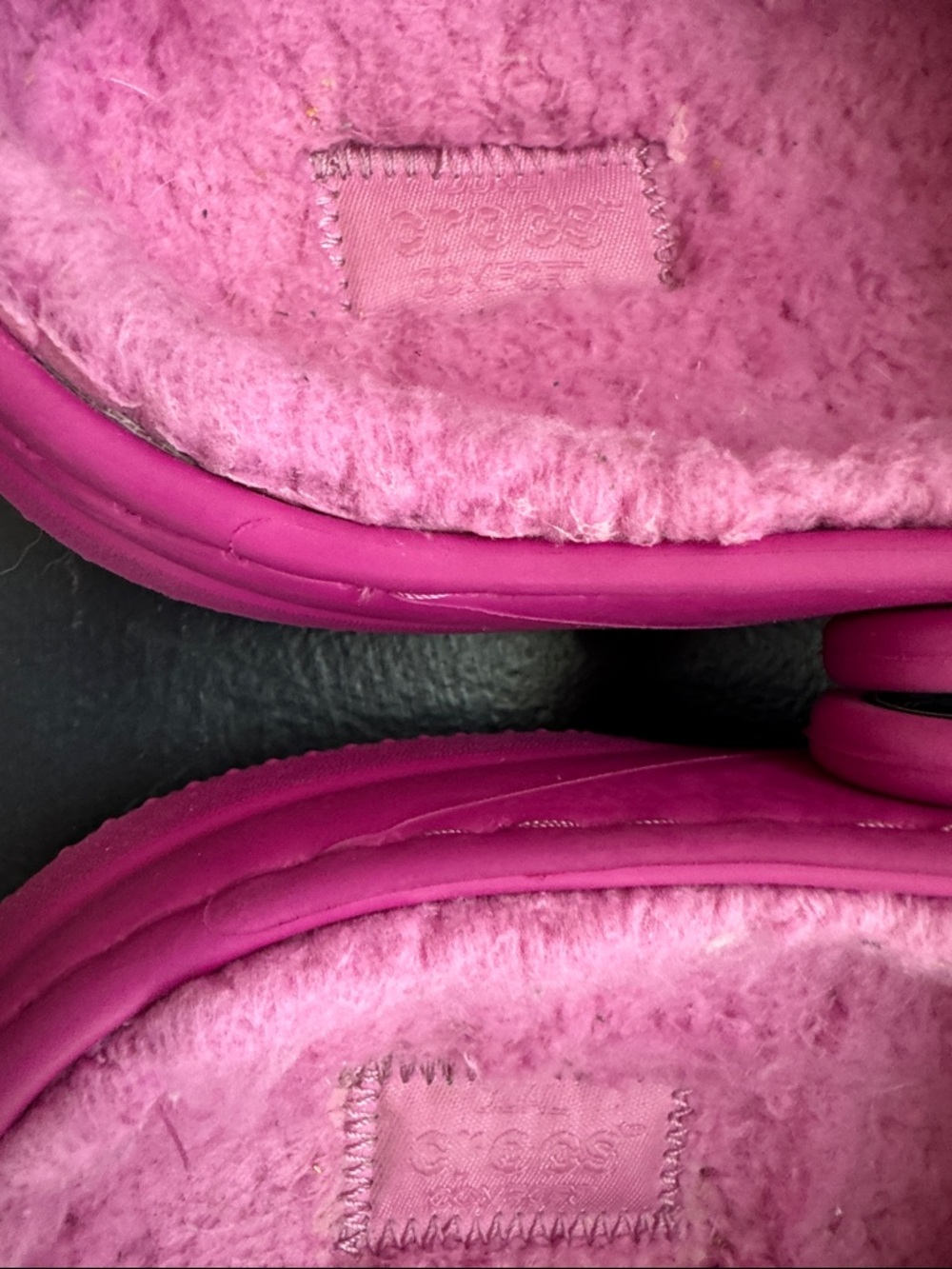 CROCS Classic Cozy Sherpa Lined Fuchsia/Hyper Pink Clog W7/M5 - Picture 5 of 10